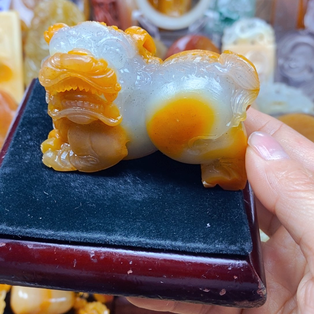 石英质玉（黄龙玉）未镶嵌颈饰