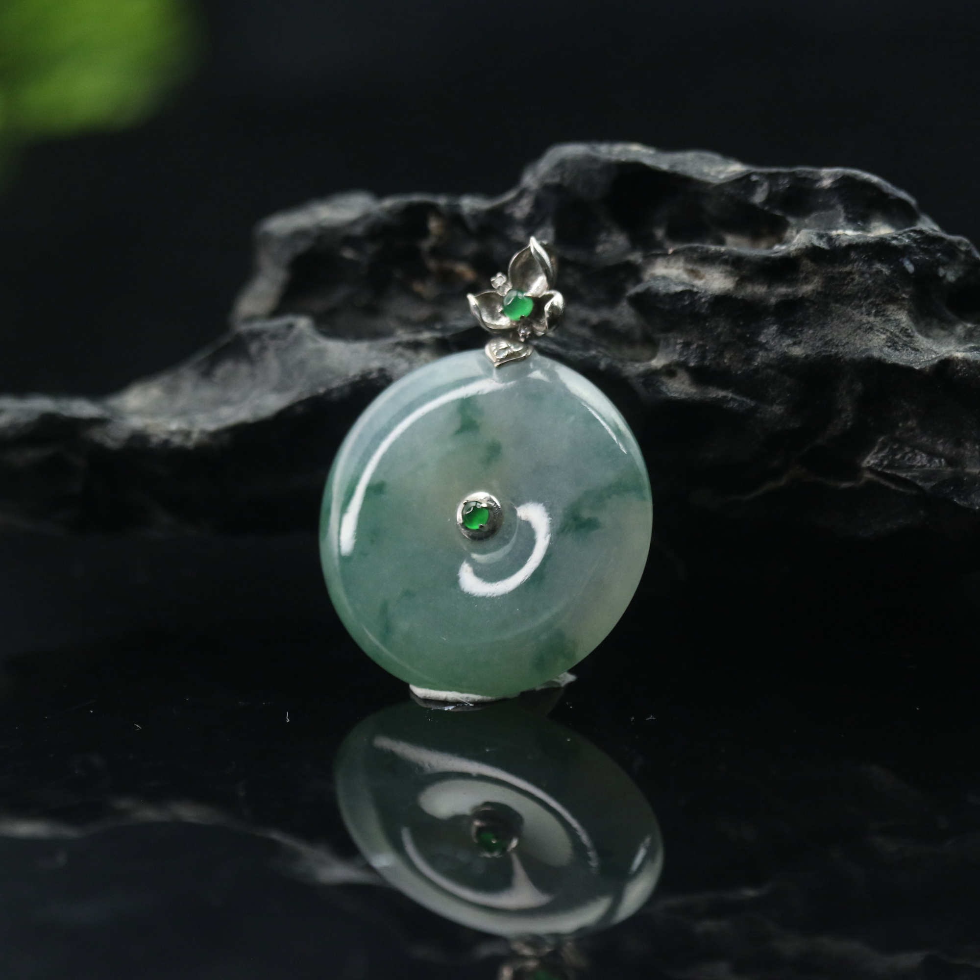 56天然缅甸翡翠A货18k平安扣/901252/上海嘉禾拍卖