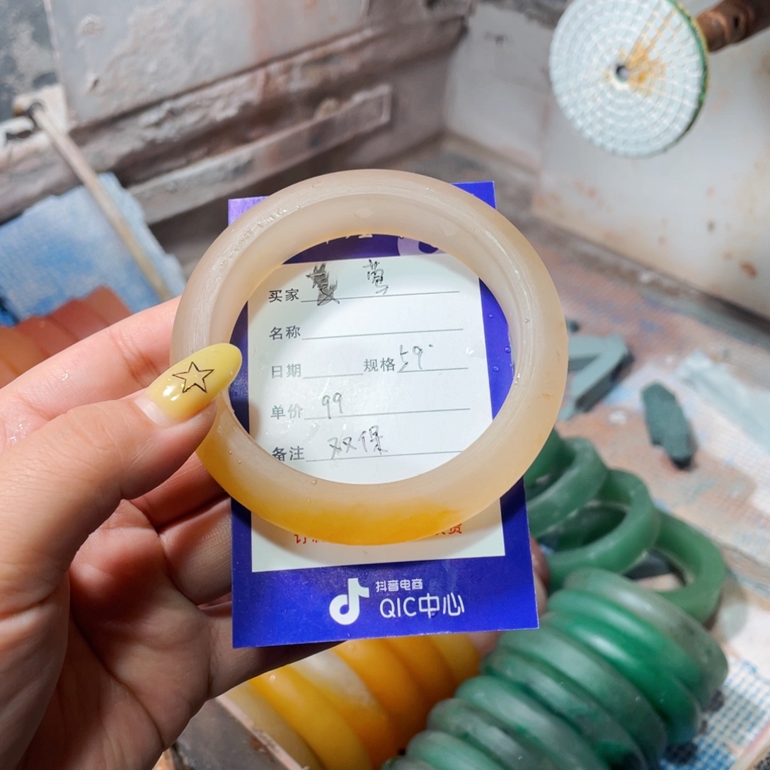 莺***石英质玉（黄龙玉）未镶嵌手镯定制加工