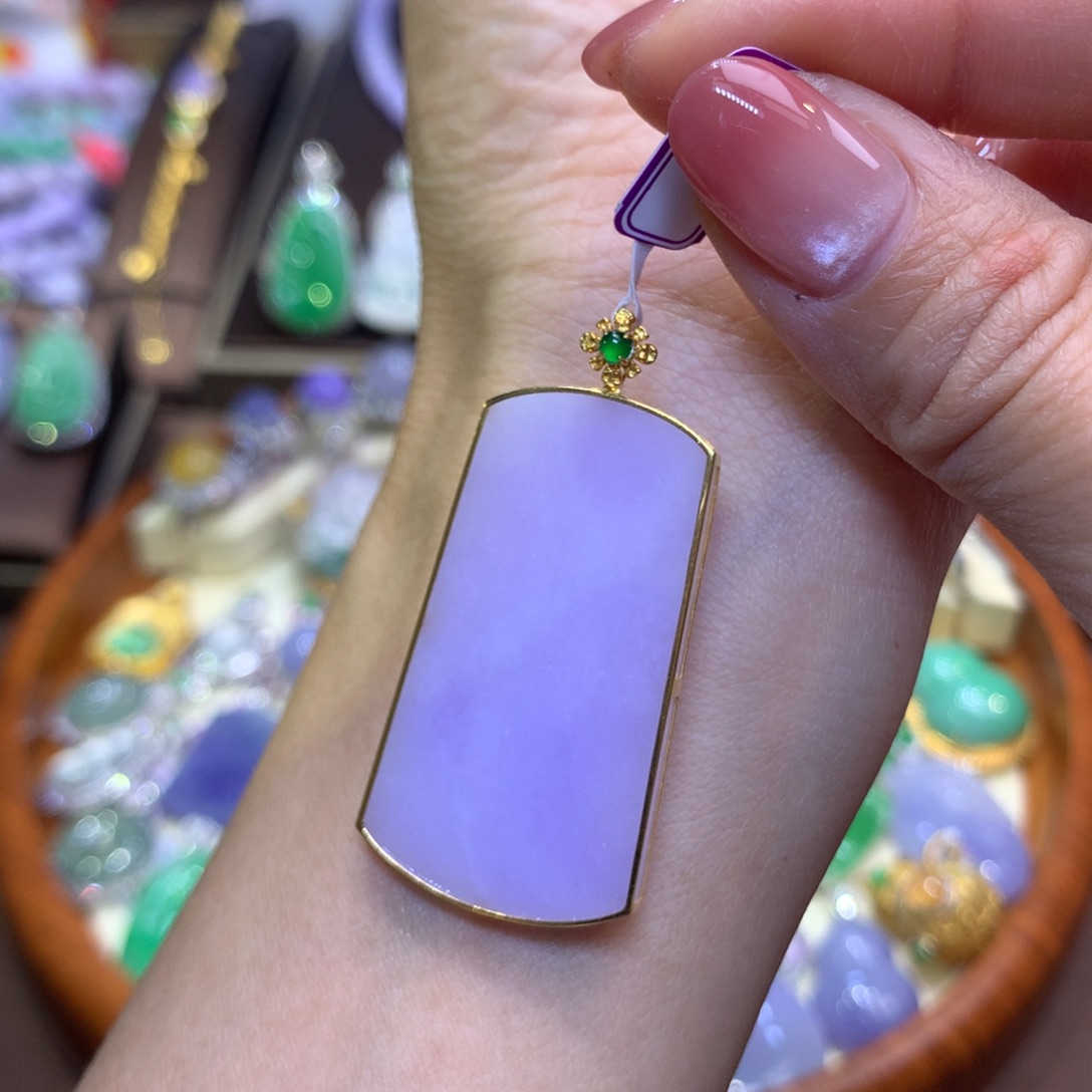 翡翠18K金镶嵌颈饰