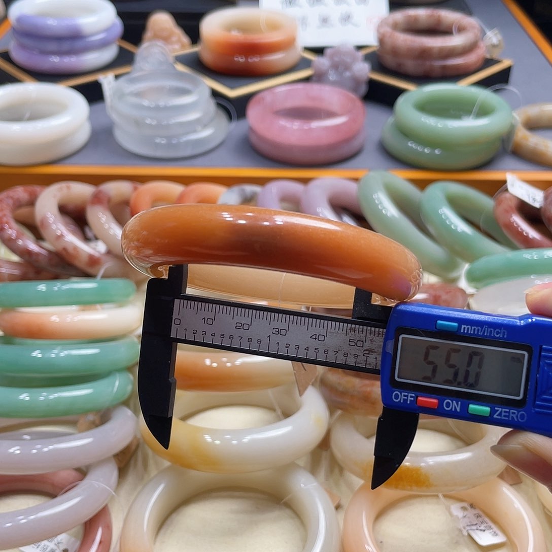 未镶嵌手镯石英岩玉
