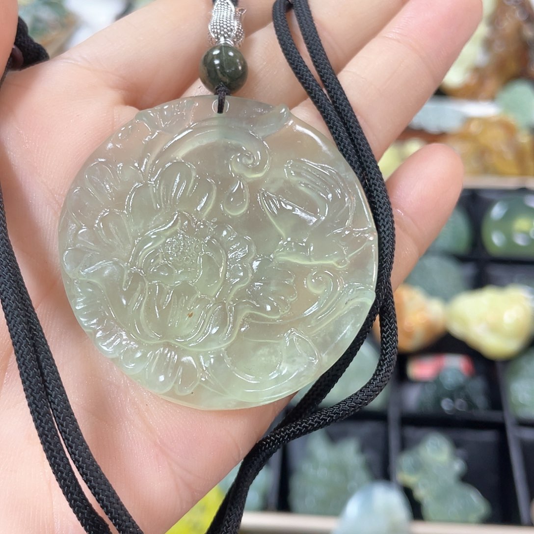 蛇纹石玉颈饰未镶嵌