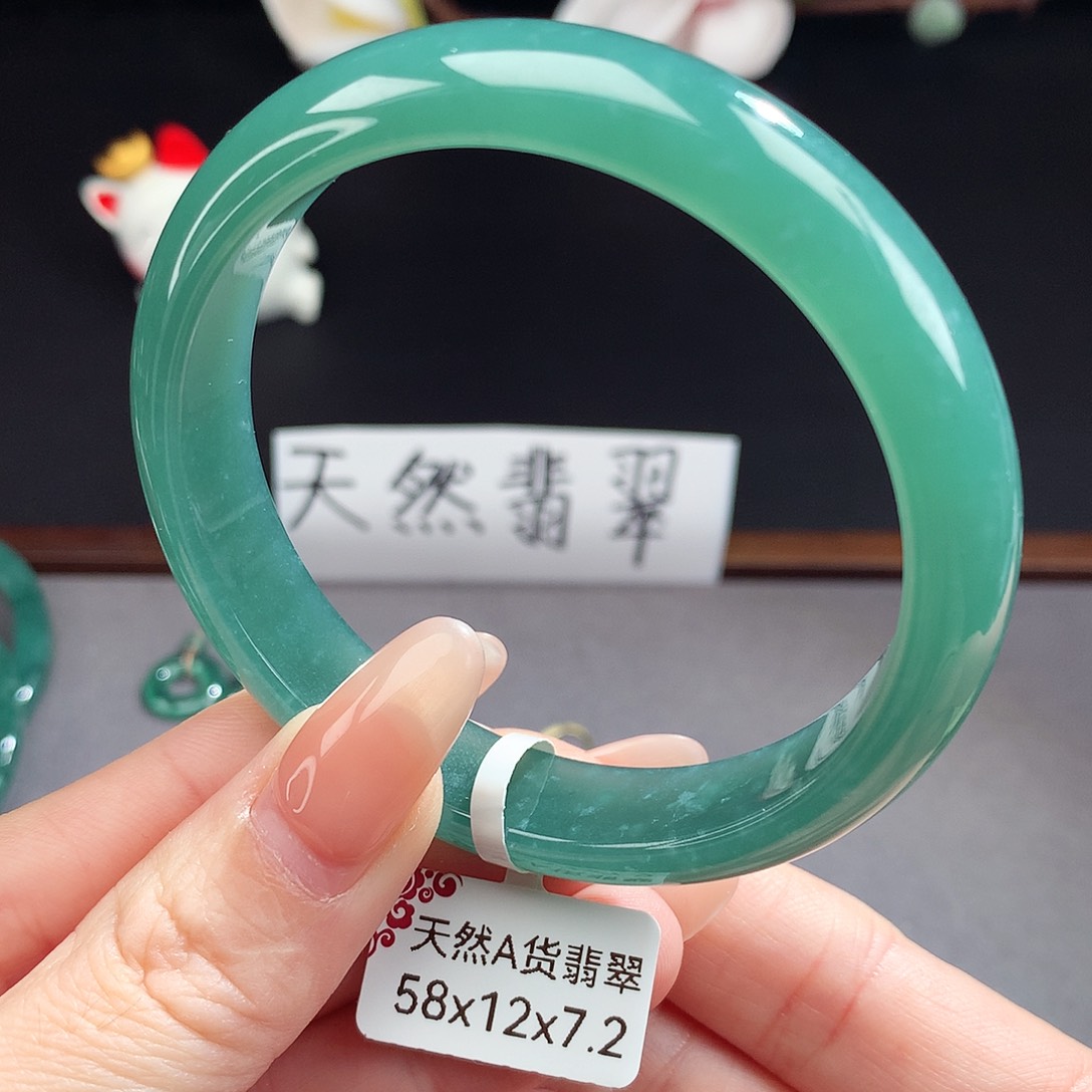翡翠手镯（圆镯）未镶嵌