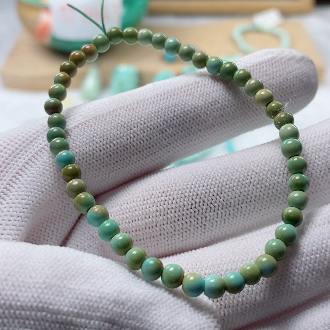 绿松石颈饰未镶嵌