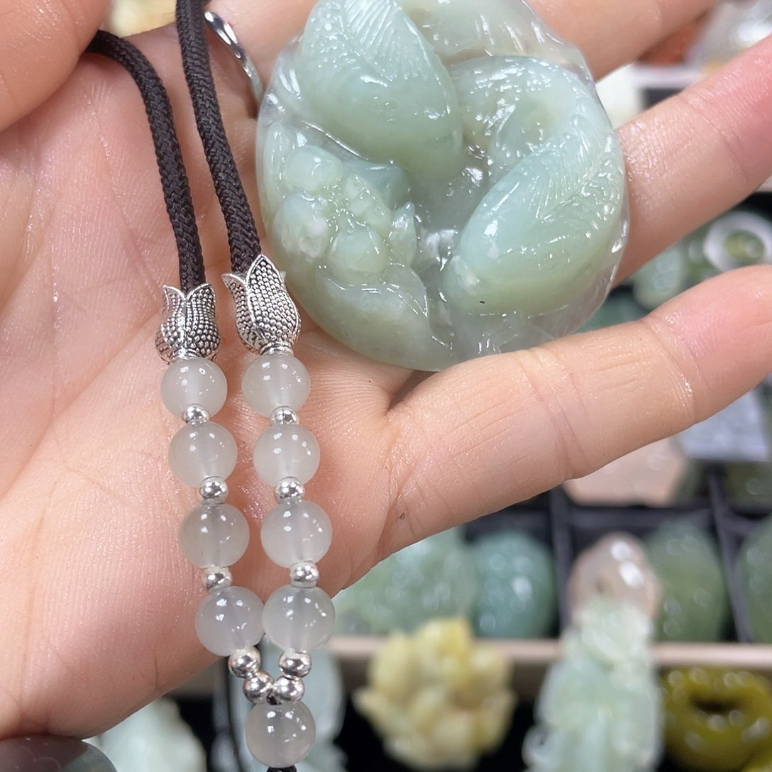 蛇纹石玉颈饰未镶嵌