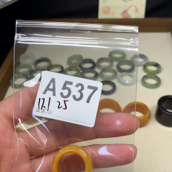 奕***尘蛇纹石玉合金天然岫玉戒指戒圈