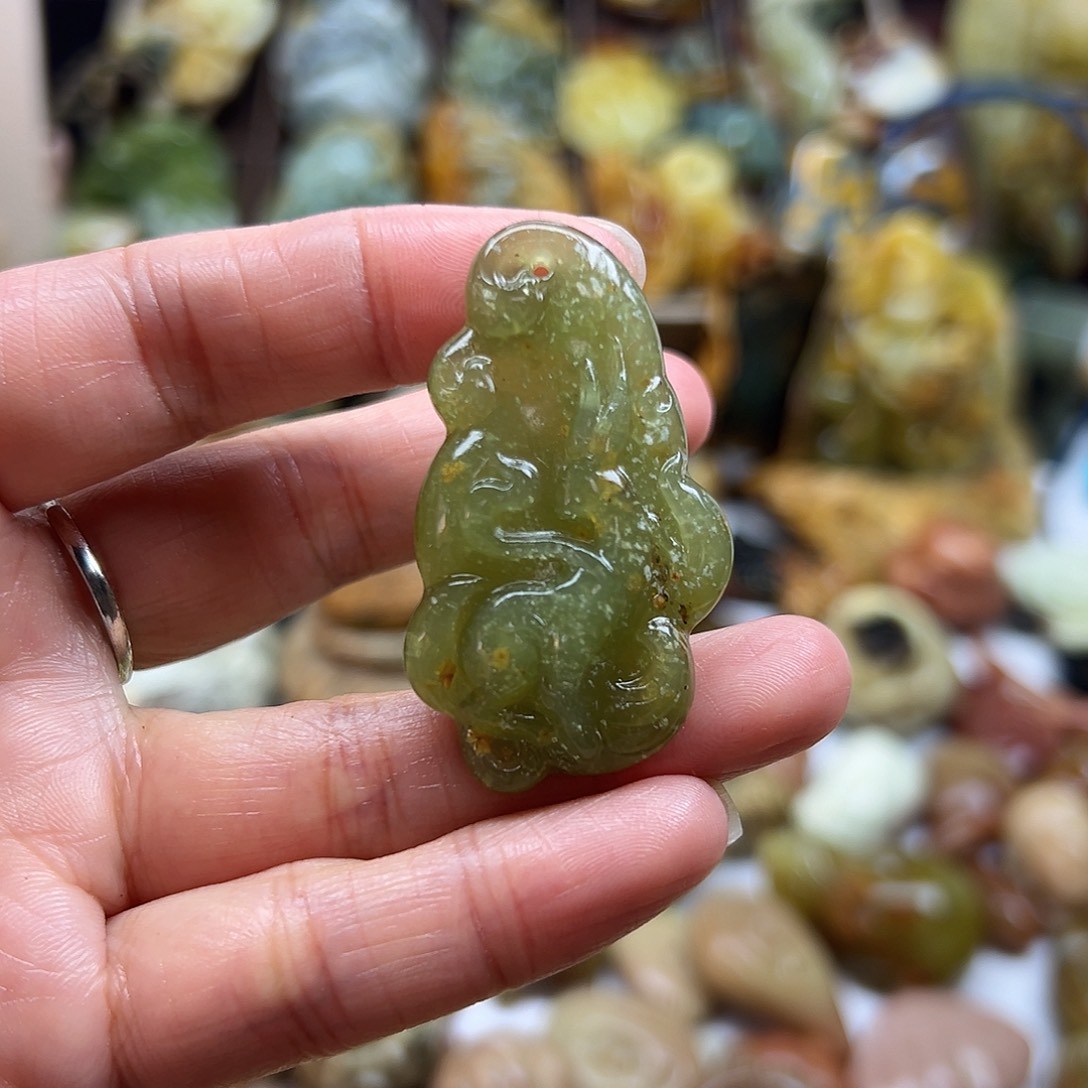 岫玉未镶嵌颈饰辽阳料狐狸