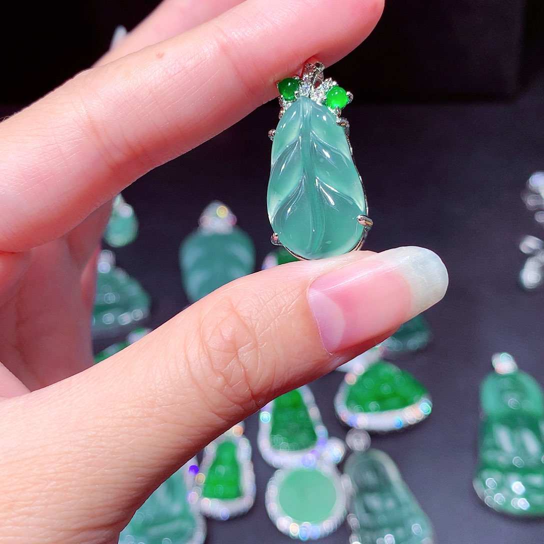 【闪购商品】翡翠吊坠(不含链)未镶嵌