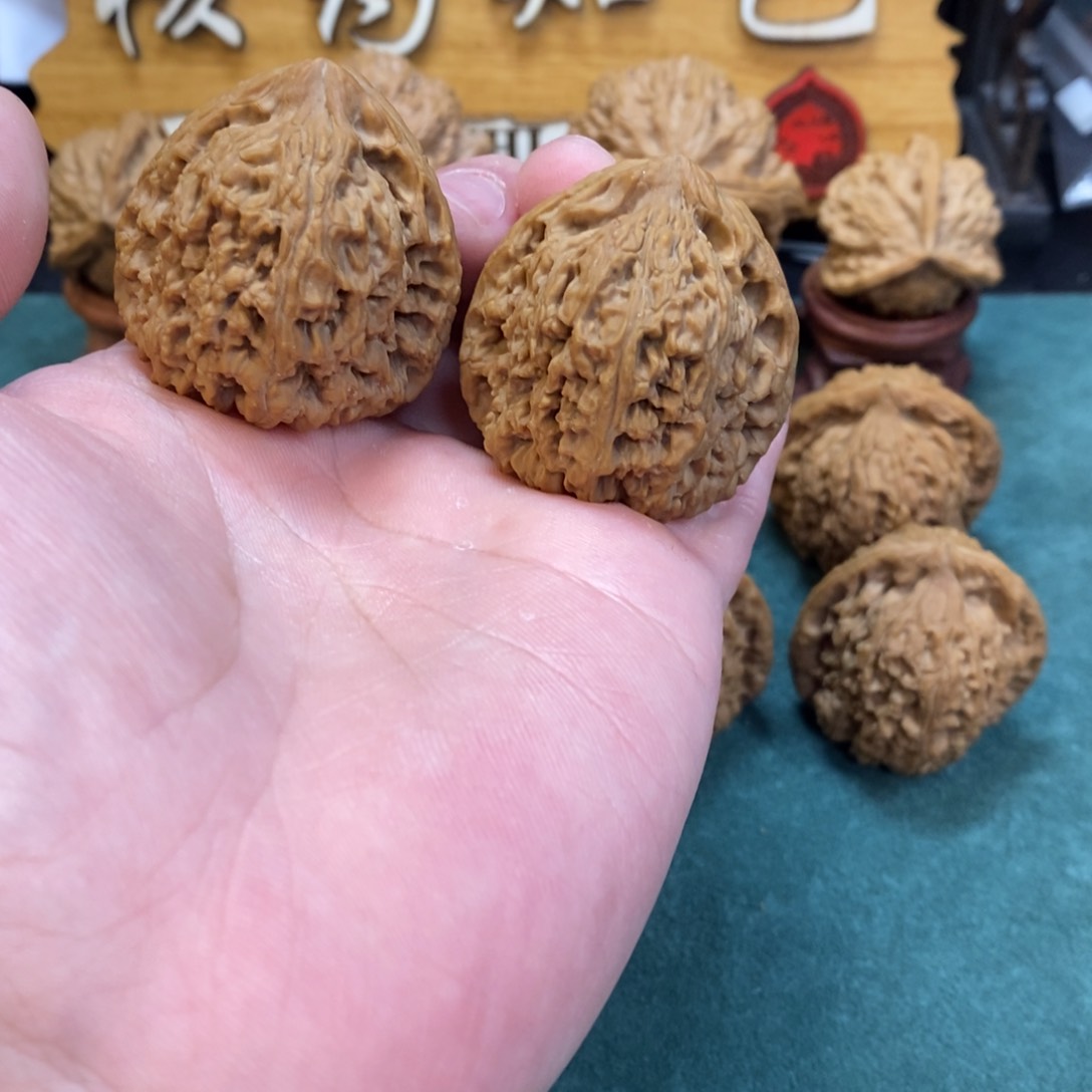文玩核桃把件南将石全家福37全品
