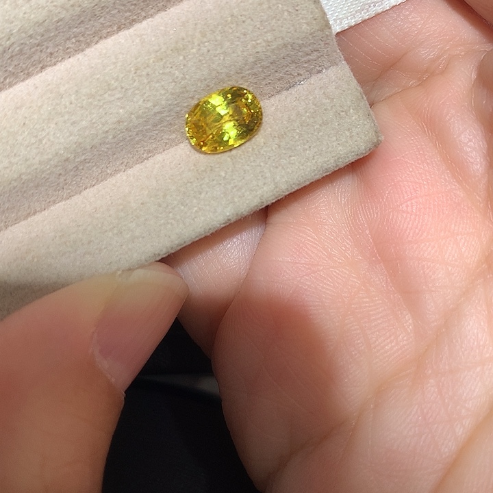 蓝宝石裸石1.74ct黄蓝宝