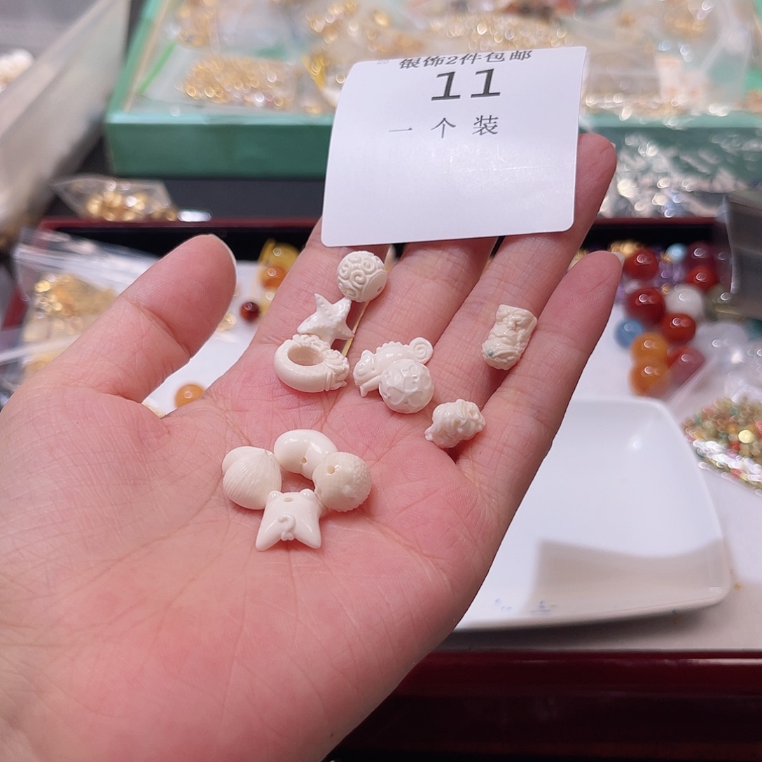 未镶嵌水晶珠宝半成品11 。     