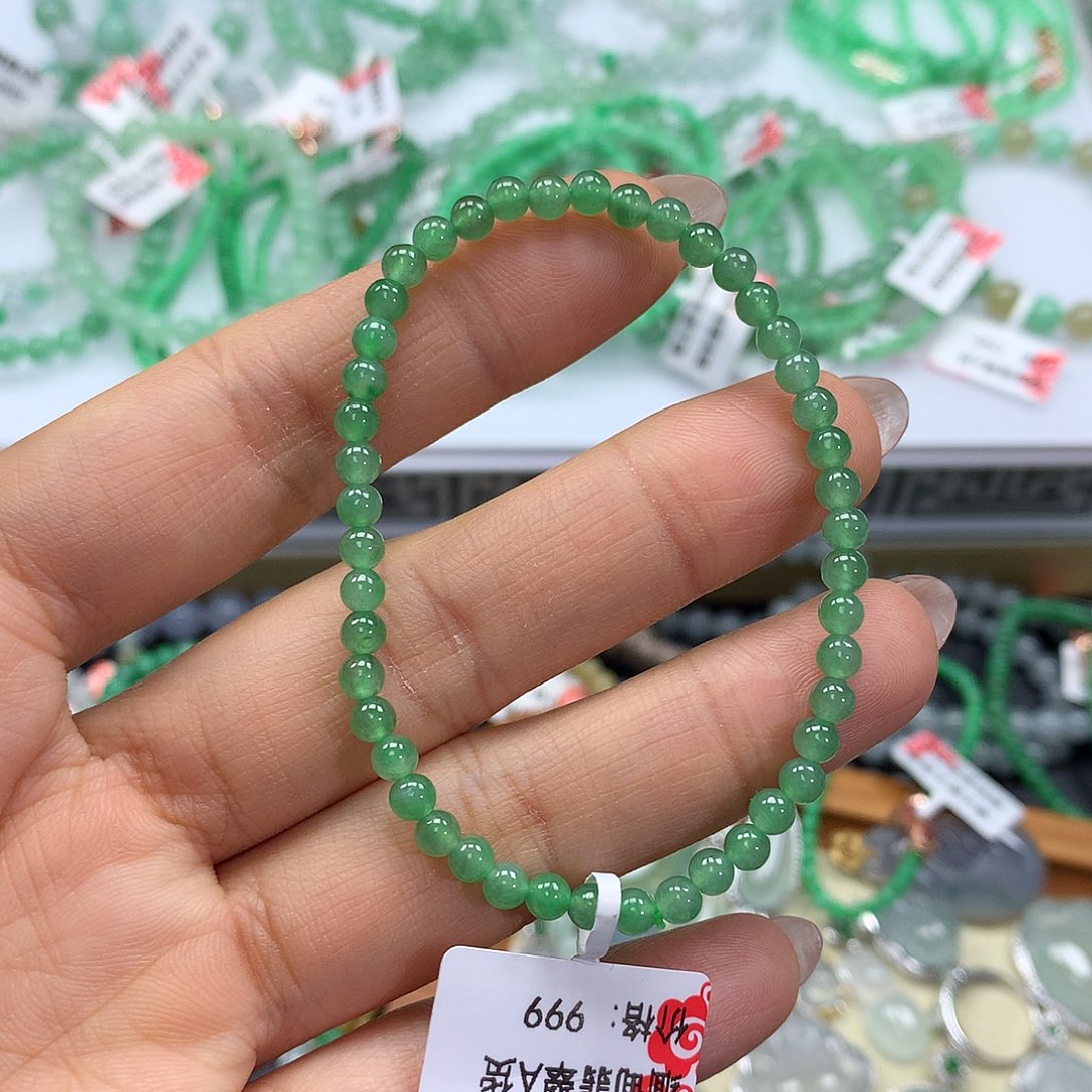 翡翠手链未镶嵌翡翠