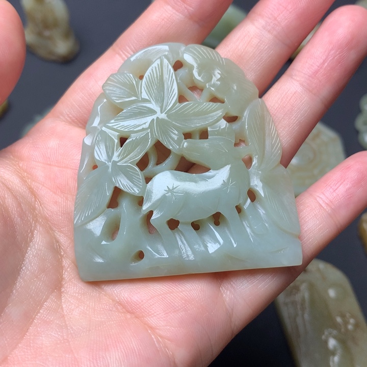 和田玉未镶嵌颈饰