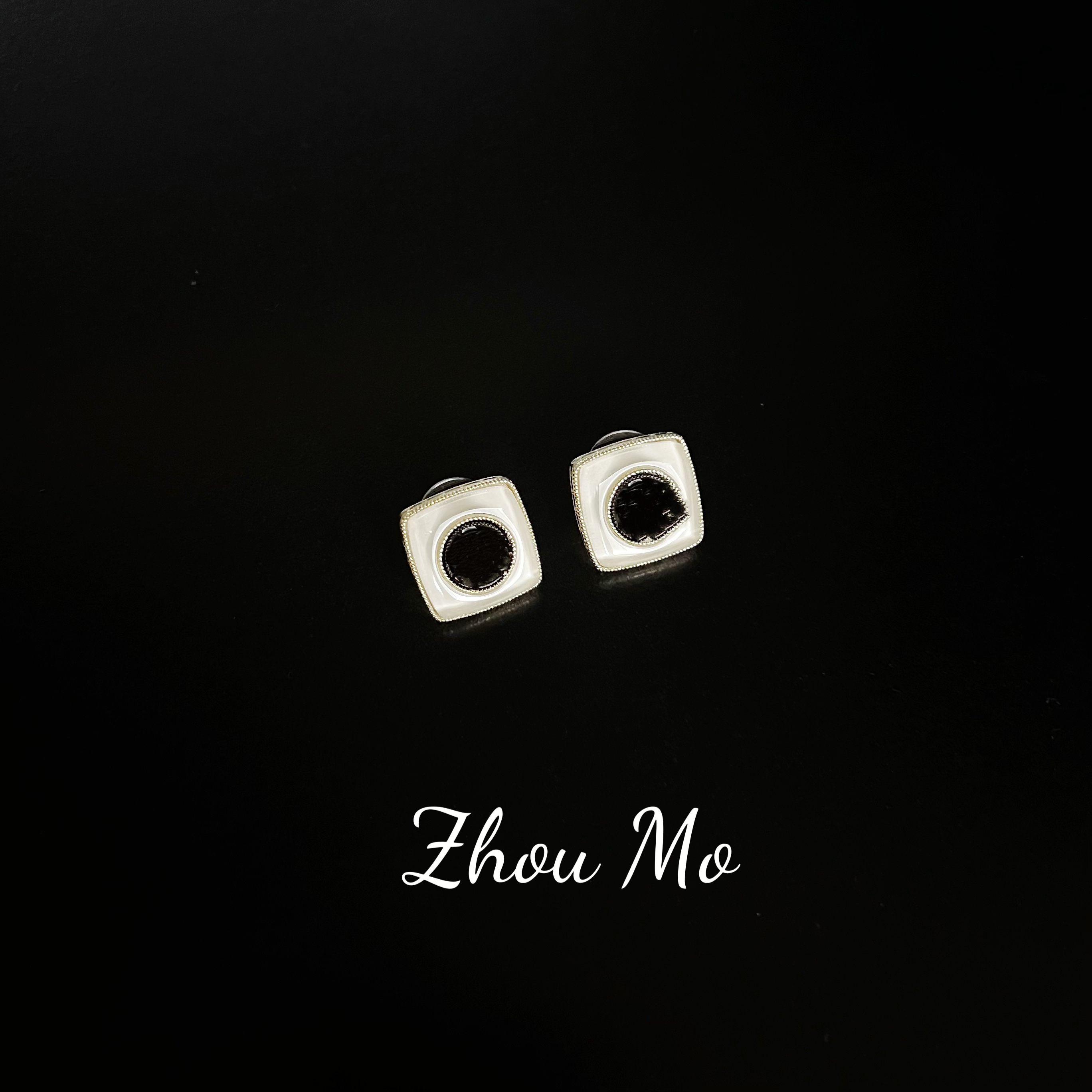 铜合金耳饰 【MOMO】黑白方形经典耳环 B-040