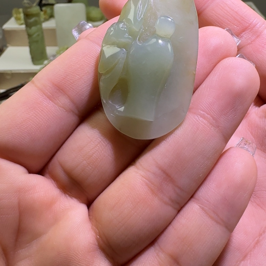 蛇纹石玉未镶嵌颈饰