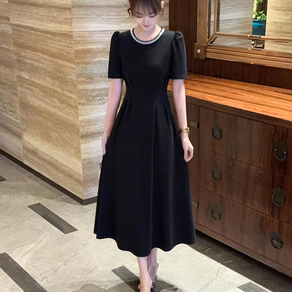 2025年珍珠黑色短袖连衣裙子女新款赫本风小个子a字法式长裙气质