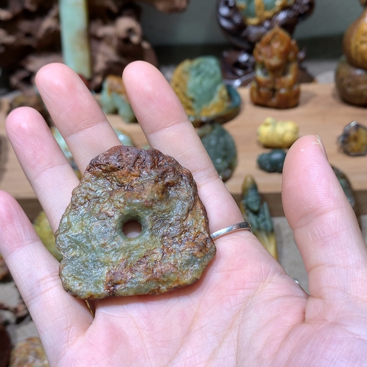 未镶嵌岫岩河磨玉（透闪石质玉）挂件