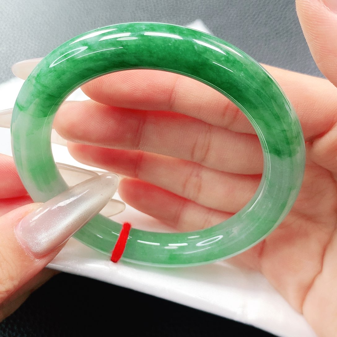 翡翠手镯未镶嵌54圈