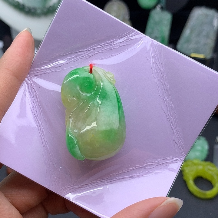 翡翠未镶嵌吊坠(赠链)