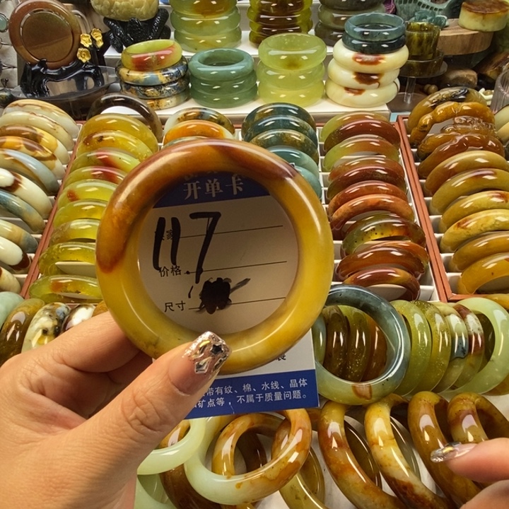 蛇纹石玉未镶嵌手镯57.5无售后（微微色线）