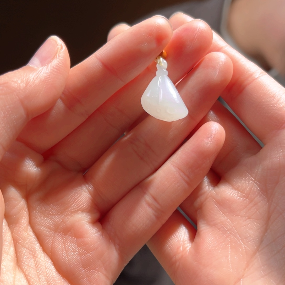 吊坠(不含链)未镶嵌和田玉俄白莲蓬白玉99