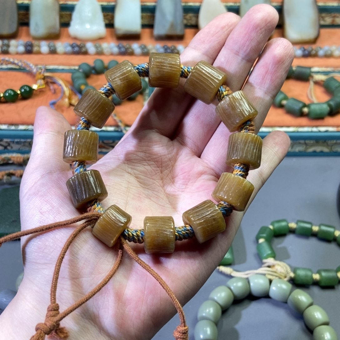 和田玉颈饰未镶嵌疯****米