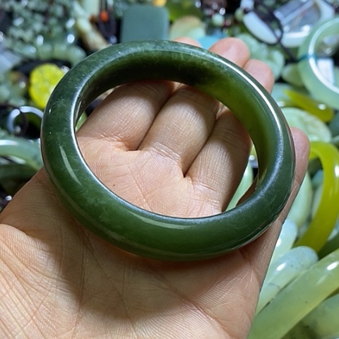 岫玉手镯未镶嵌56口径