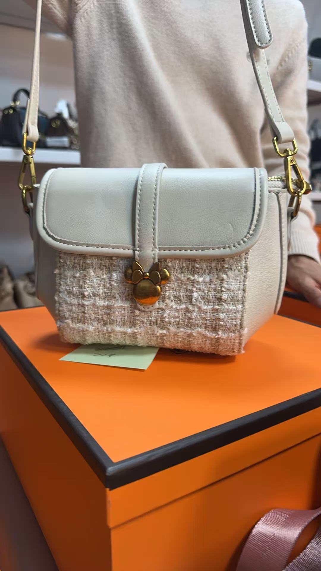 运动风腋下包PU,文艺风夏季水桶包小众斜挎包