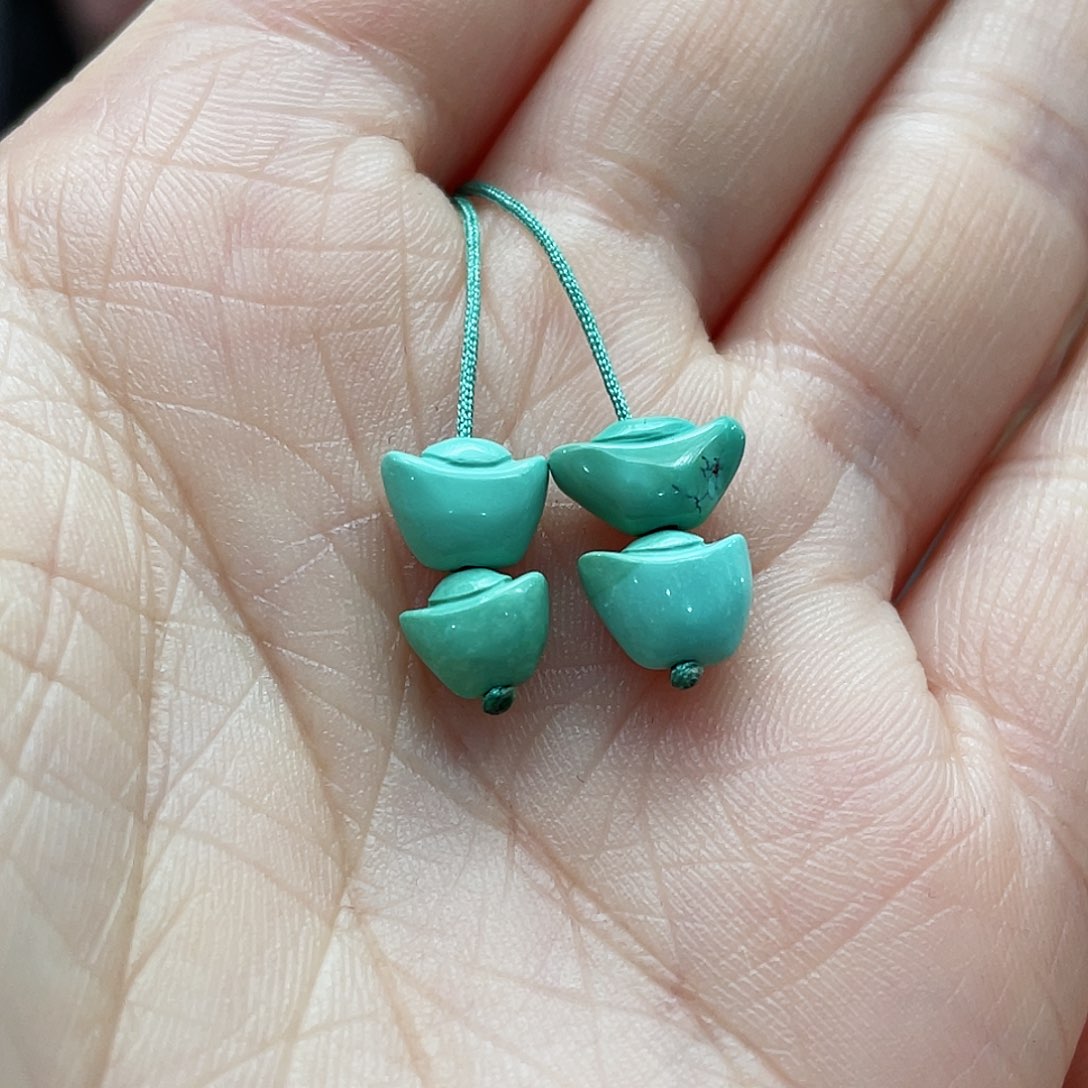 绿松石颈饰未镶嵌