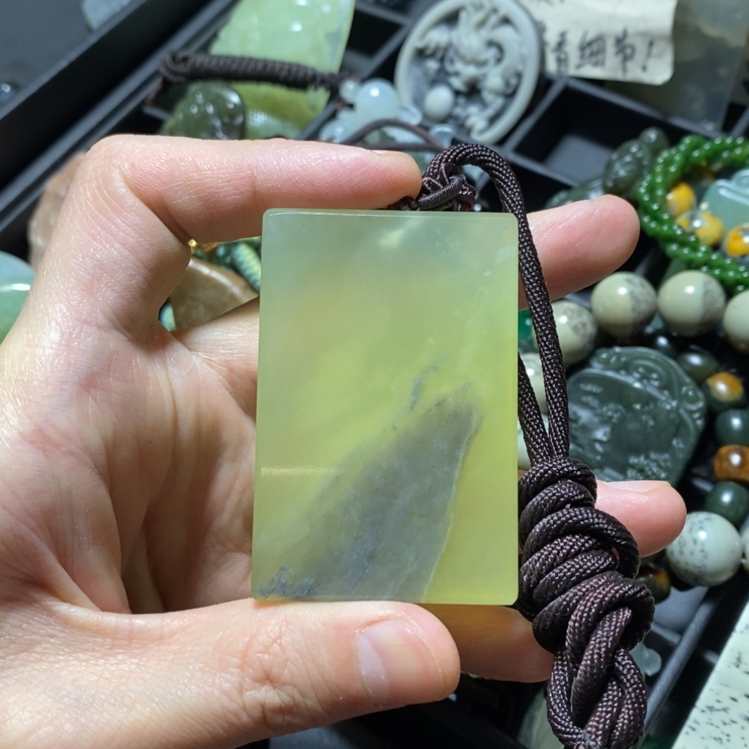 蛇纹石玉未镶嵌颈饰