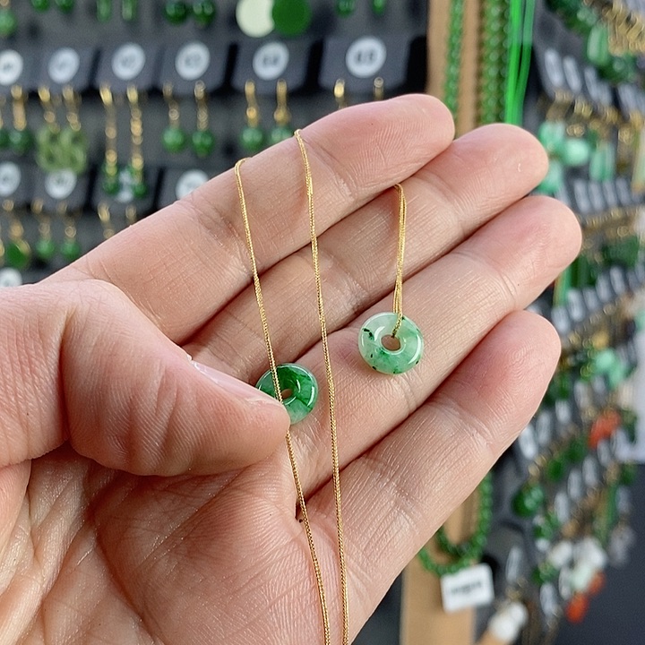 翡翠颈饰18K金镶嵌古****格吊坠