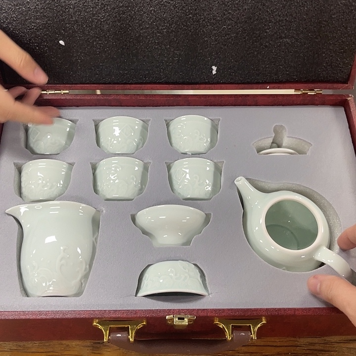 孤品茶具套装等。        