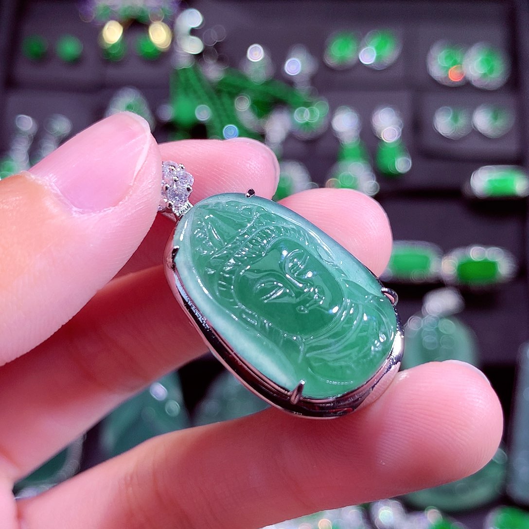 颈饰未镶嵌翡翠天然