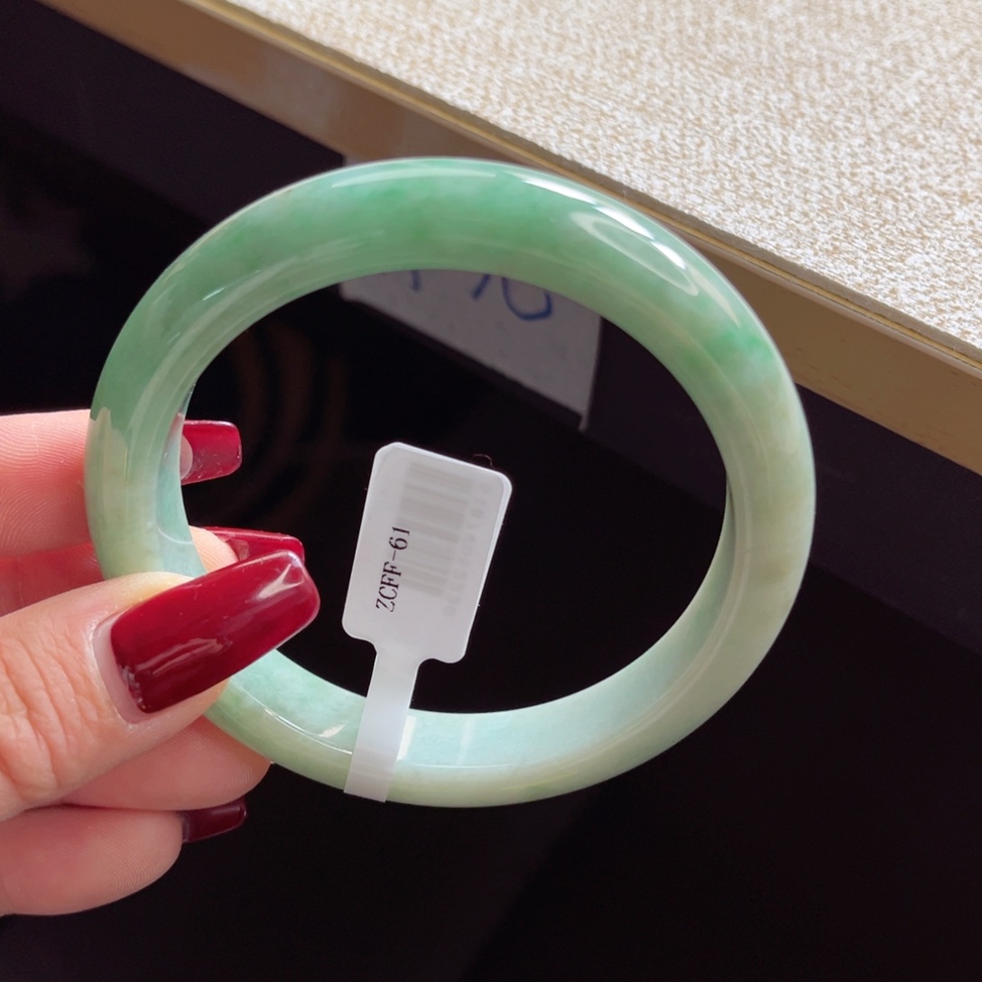 翡翠手镯未镶嵌手镯