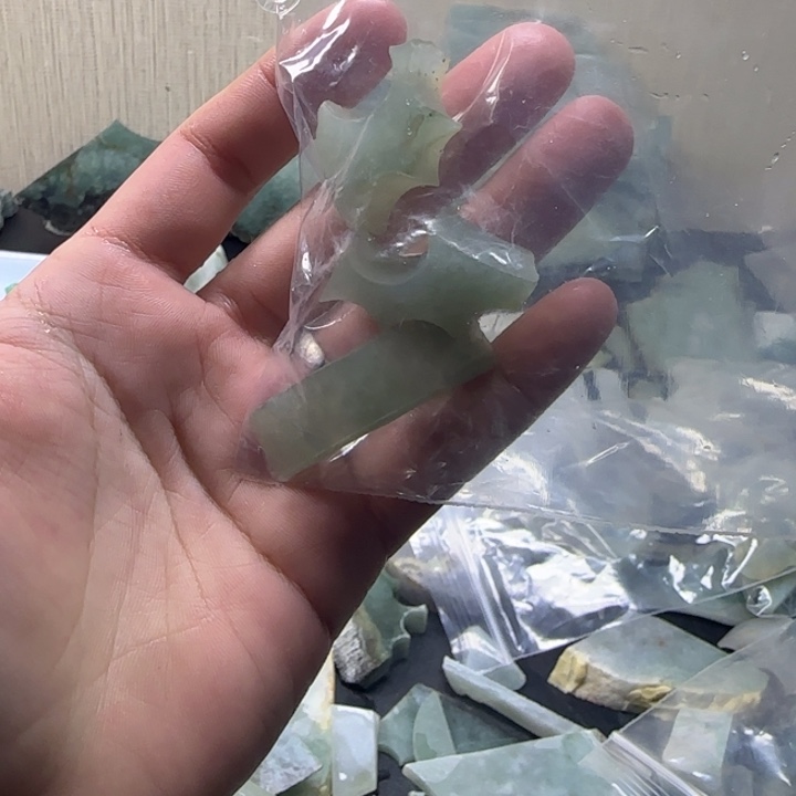 老***独翡翠未镶嵌颈饰纯天然缅甸翡翠