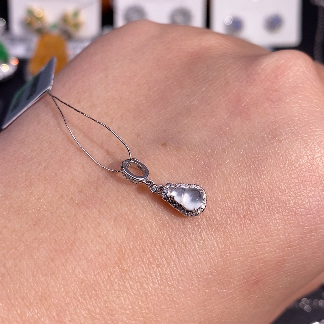 翡翠吊坠(不含链)18K金镶嵌