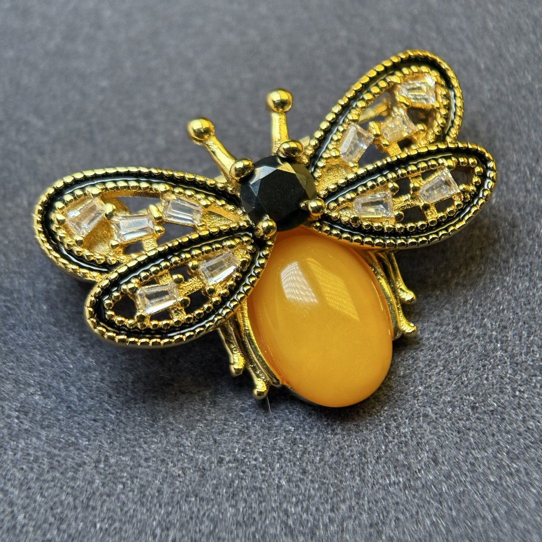 满蜜鸡油黄小蜜蜂胸针