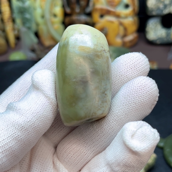 未镶嵌岫岩河磨玉（透闪石质玉）车挂