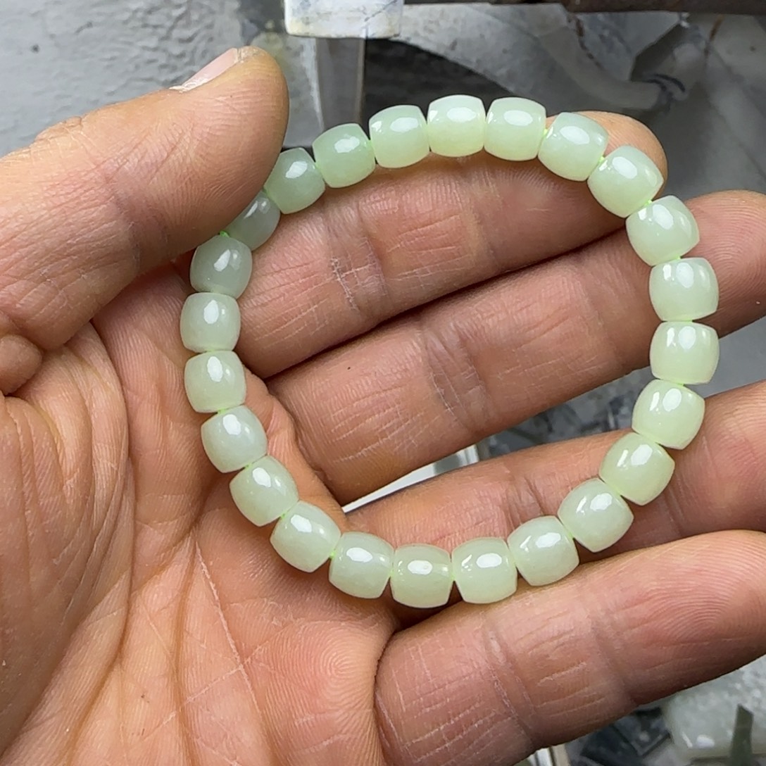 和田玉未镶嵌颈饰于田