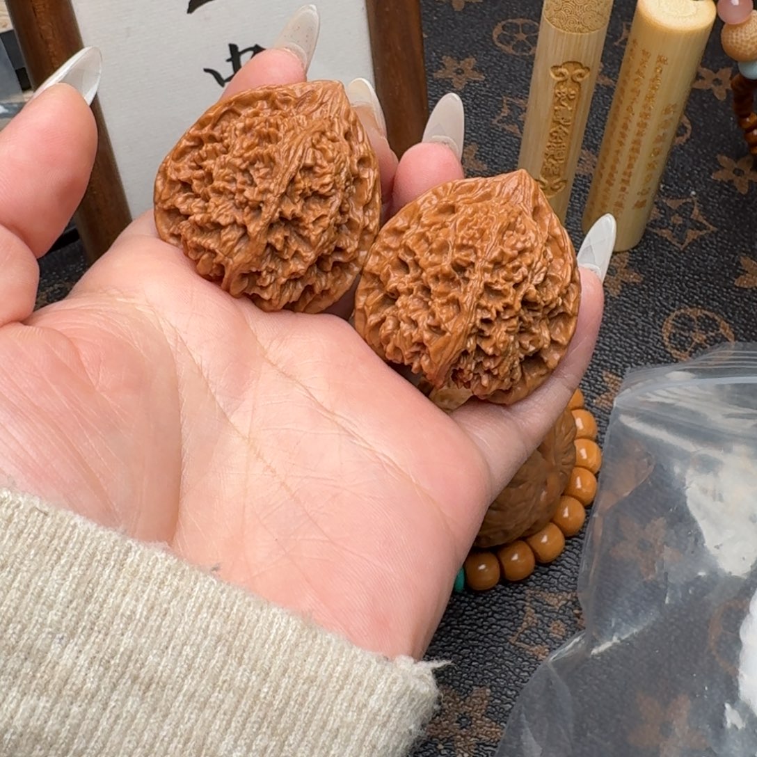 L***Y把件文玩核桃38星M115