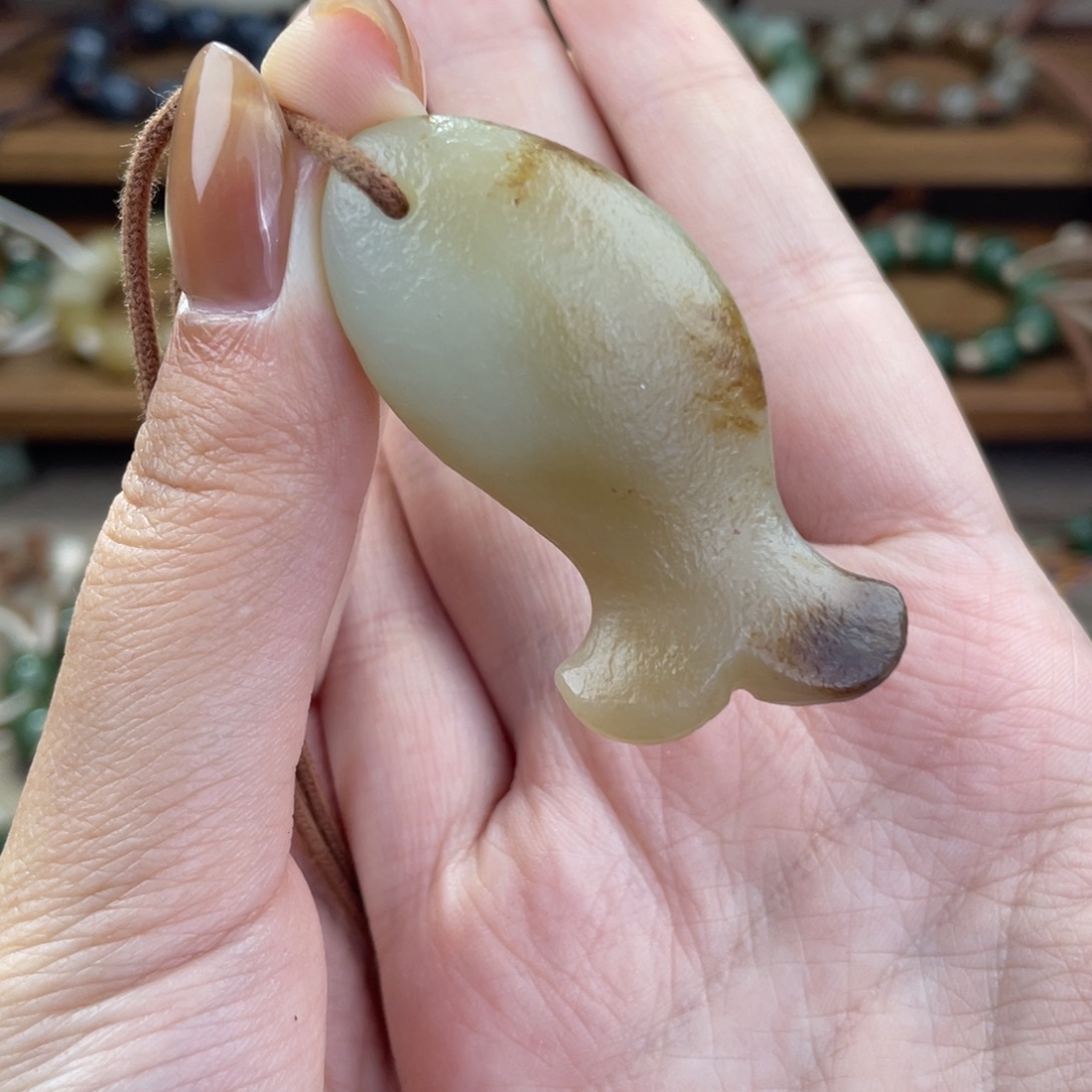 w***w和田玉未镶嵌颈饰