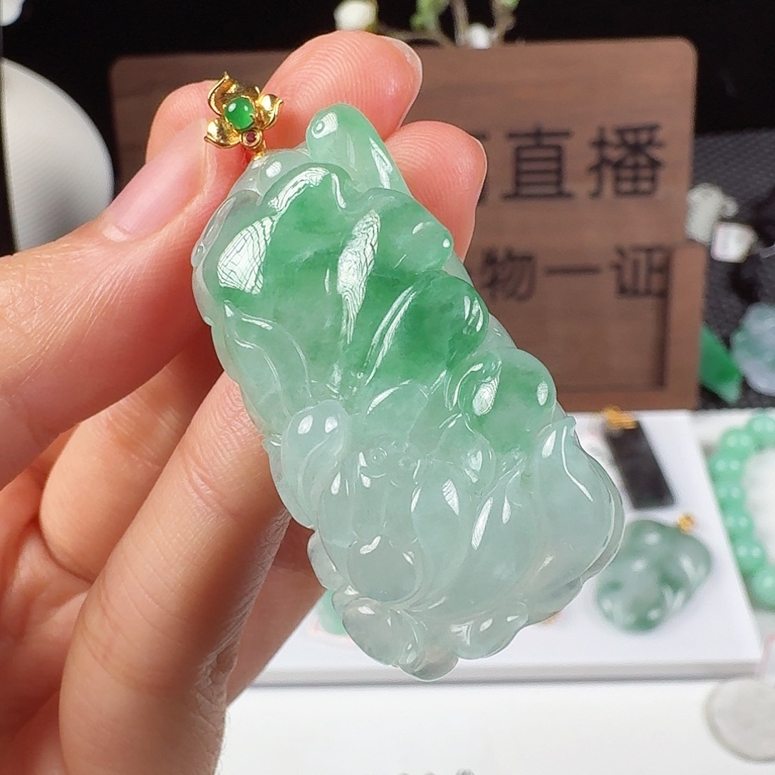 翡翠18K金镶嵌颈饰