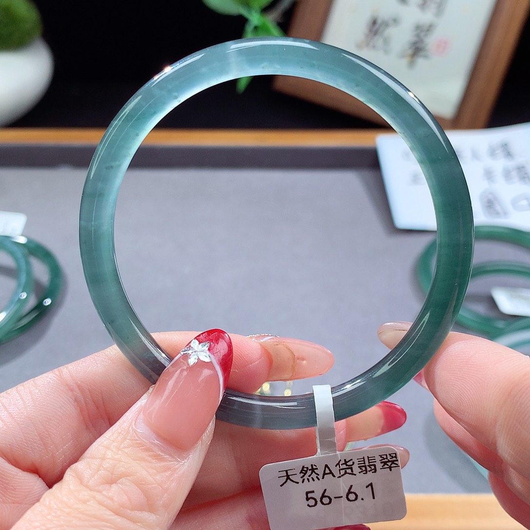 翡翠手镯（圆镯）未镶嵌