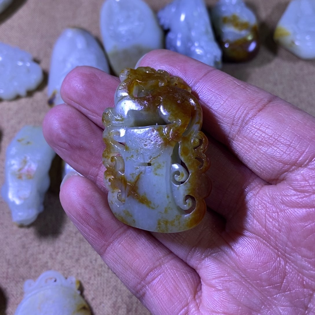 和田玉颈饰未镶嵌