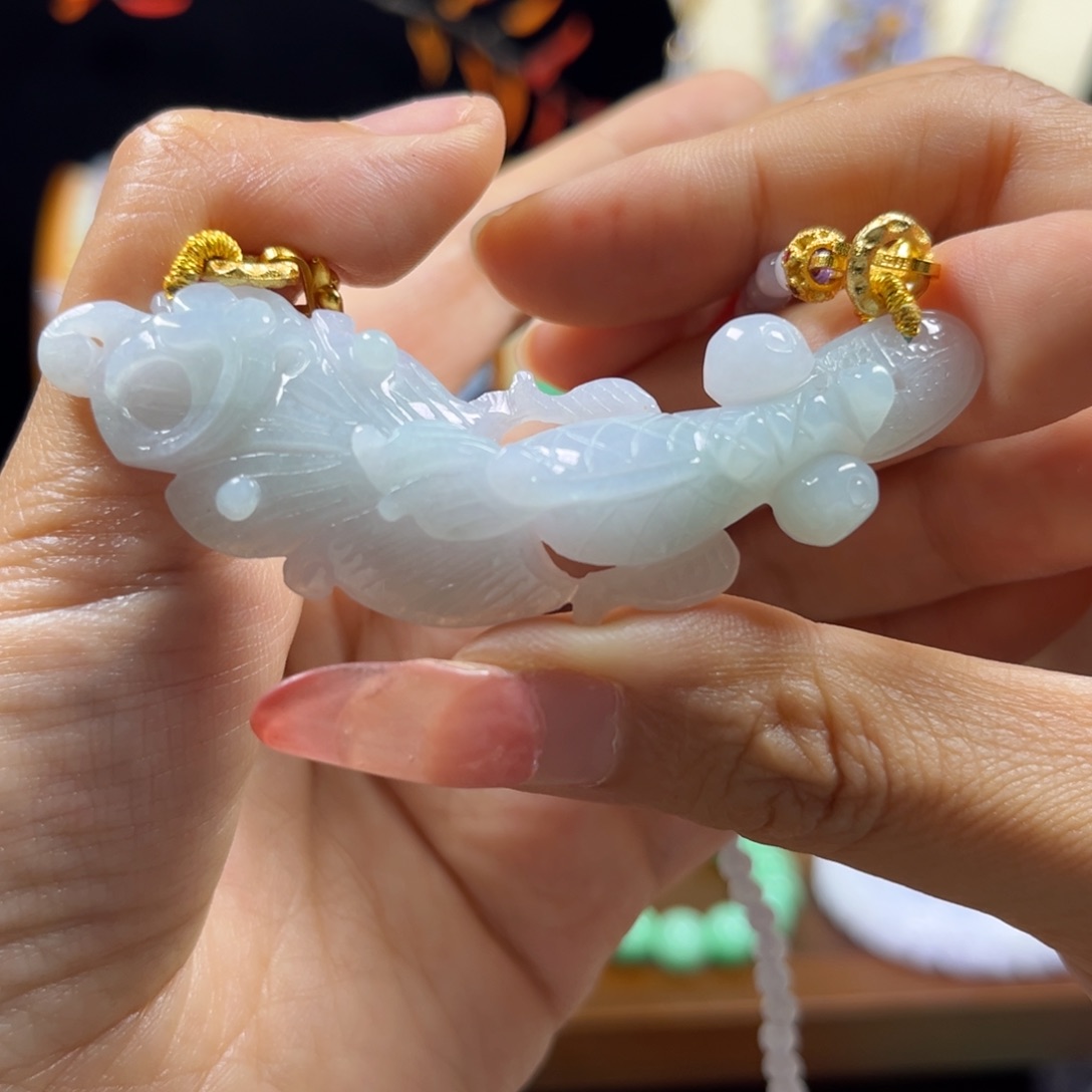 翡翠未镶嵌颈饰锦鲤
