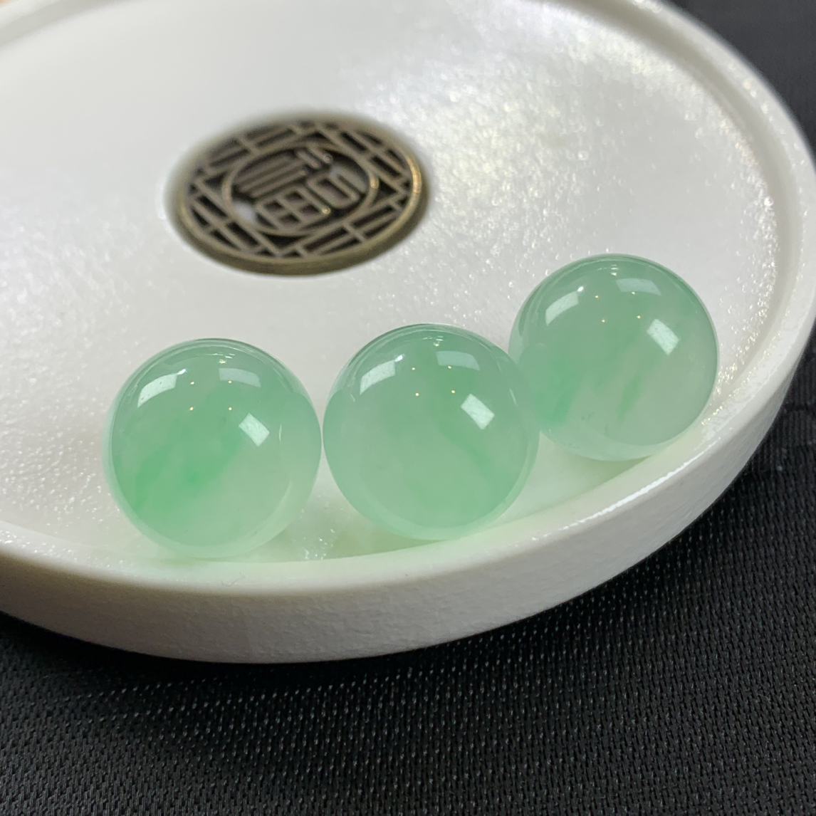 霖琳珠宝天然缅甸翡翠高冰薄荷绿13大小发其一