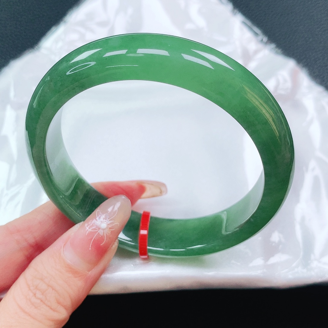 翡翠手镯未镶嵌57圈