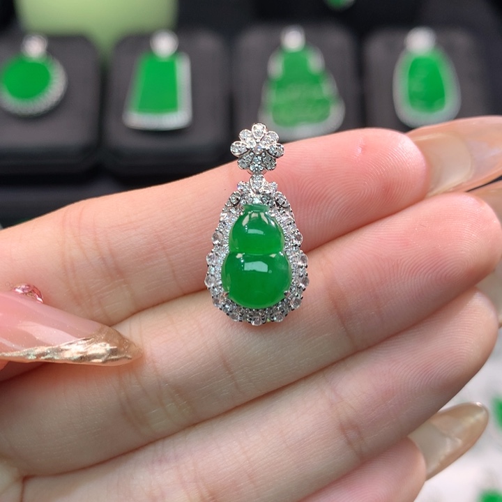 翡翠吊坠(不含链)18K金镶嵌