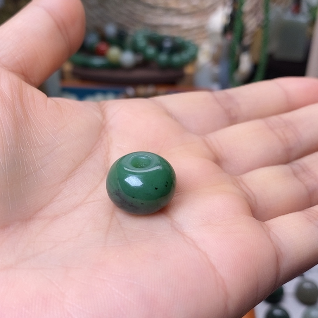 C****和田玉未镶嵌颈饰