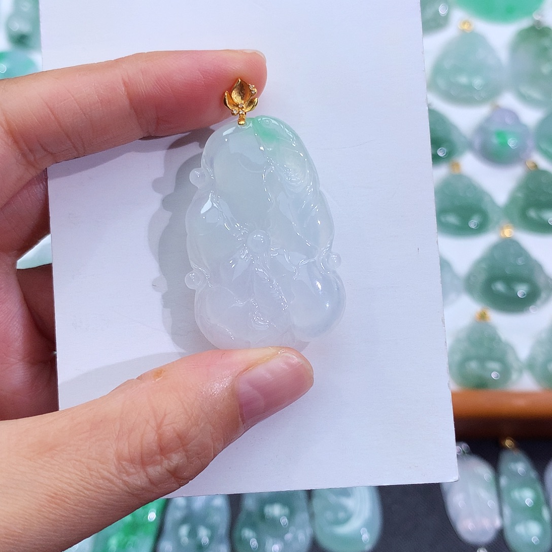 翡翠18K金镶嵌颈饰翡翠吊坠